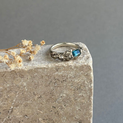 PLETHORA SEA ENCRUSTATION SILVER RING - LONDON BLUE TOPAZ