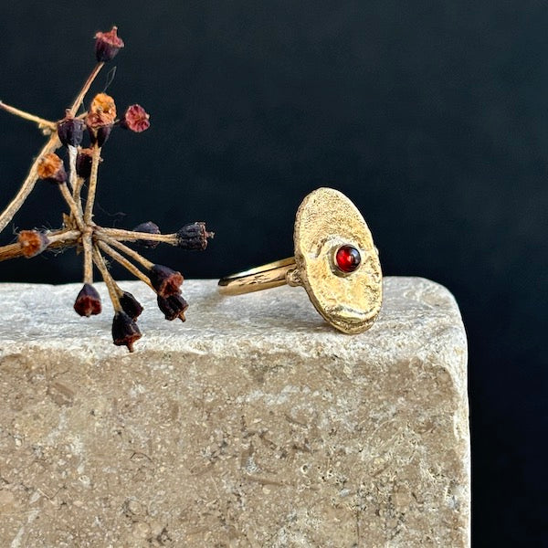 PLETHORA TIRONA 9KT GOLD RING - MOZAMBIQUE GARNET